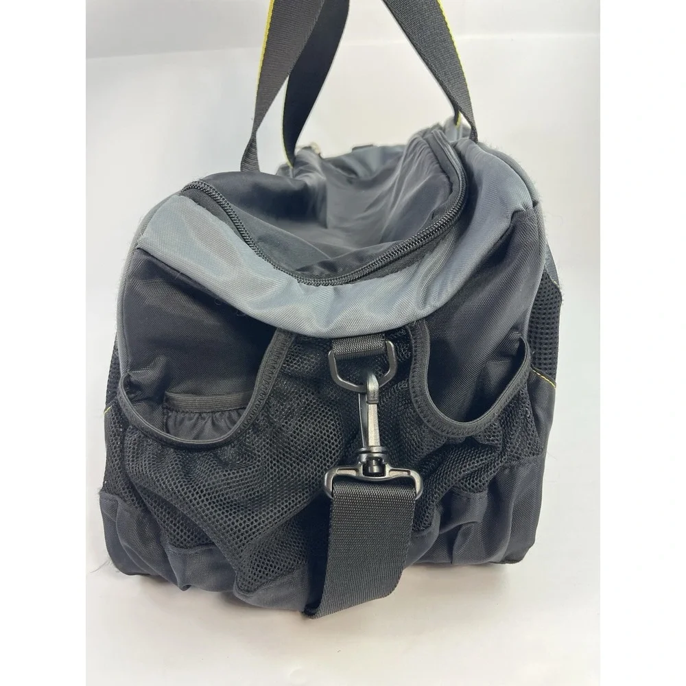 NIKE LIVESTRONG Black Charcoal Armstrong Nylon Duffel Bag 21 x 9 x 9 RARE